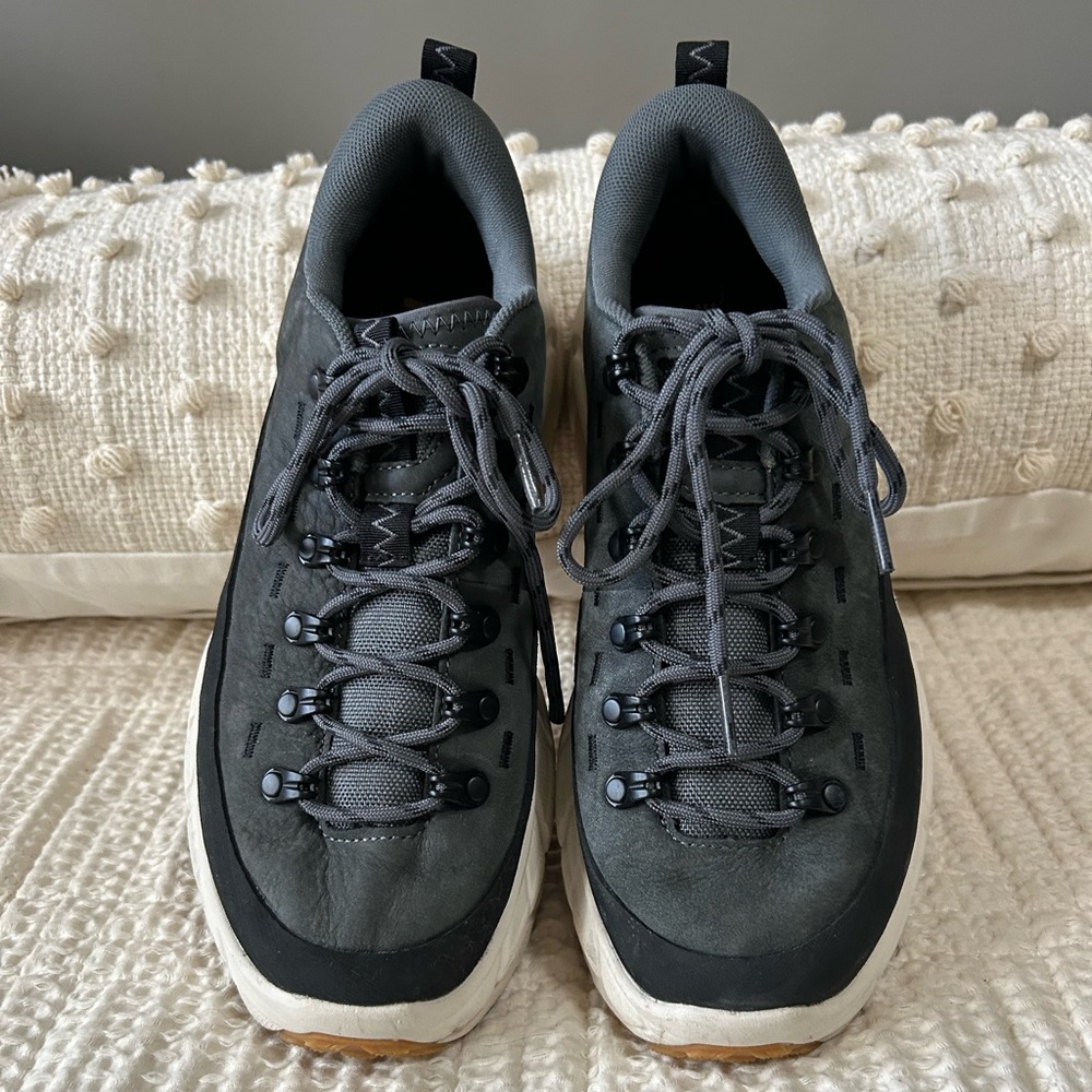 Hoka One One Women’s 7.5/Men’s 6.5